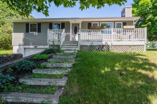 156 Butler Rd, Hampton, NY 12837-2502
