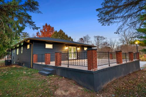 5512 Outville Rd, Pataskala, OH 43062-9526