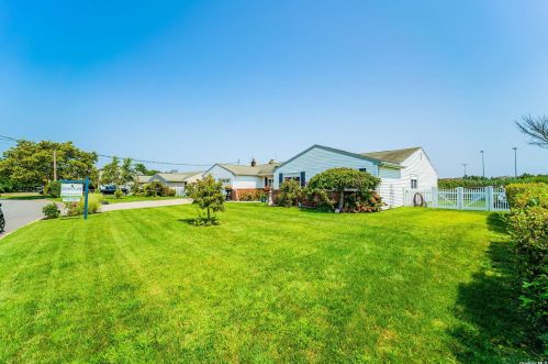 328 Grand Central Ave, Amityville, NY 11701-3709