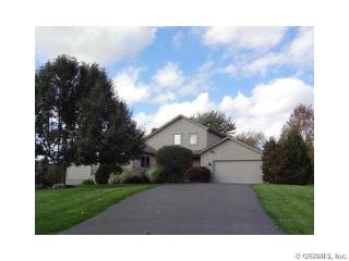 15 Dovehill Cir, Penfield, NY 14526-1981