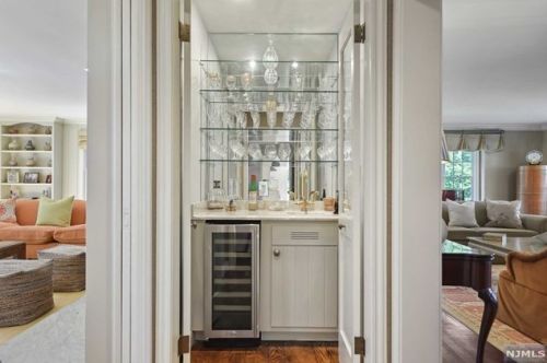 28 Greenview Way, Montclair NJ 07043-2531 exterior