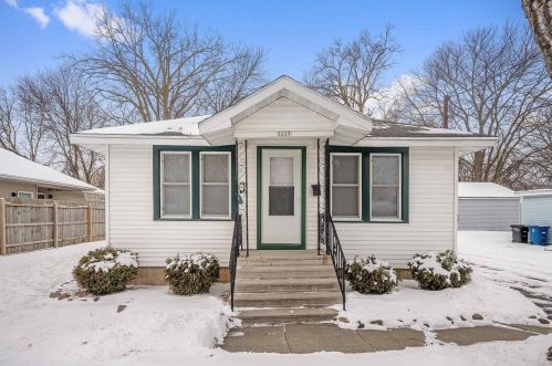 2225 Mount Vernon St, Oshkosh, WI 54901-1937