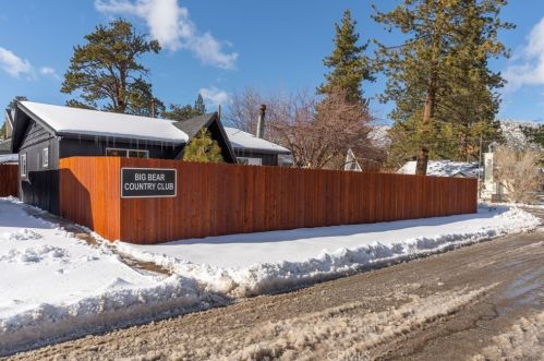700 Country Club Blvd, Big Bear City CA  92314 exterior