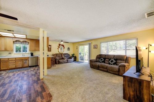 10909 Walnutwood Way, Rancho Cordova CA  95670-5114 exterior