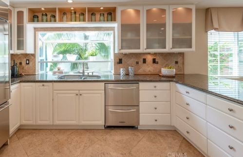 24 Westport, Manhattan Beach CA  90266-7227 exterior