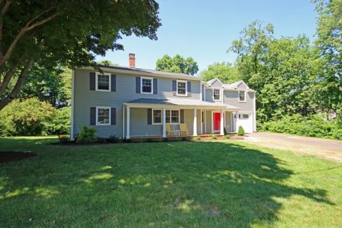 37 Rangely Dr, Bridgeport, CT 06611-2925