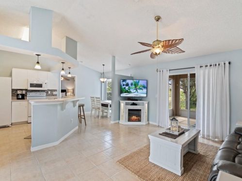 8425 102 Ct, Vero Beach FL  32967-3282 exterior