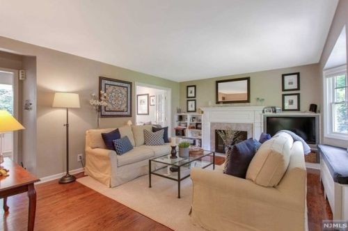100 Akers Ave, Montvale, NJ 07645-2027