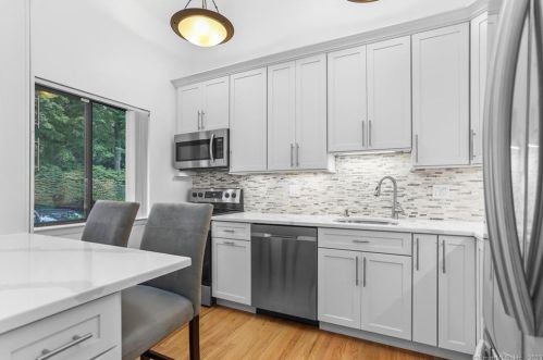 9 Stamford Rd, Stamford, CT 06903-4230