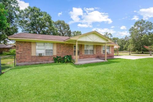 1301 Briar Cliff St, Conroe TX  77385-9740 exterior