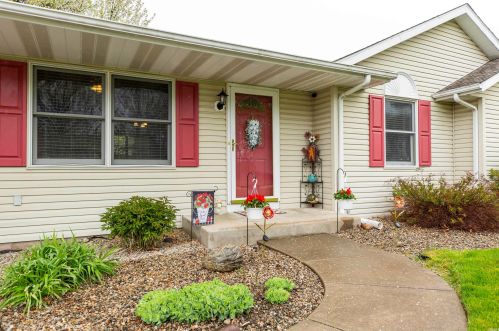 10247 Long Meadow Ln, Granger, IN 46530-7284
