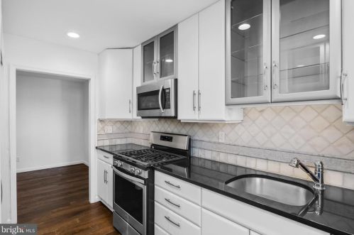 2172 Harbour Dr, Palmyra NJ  08065-1123 exterior