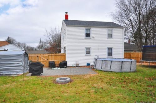 16 Oval Ln, Manchester CT  06040-4712 exterior