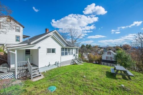 35 Harrison St, Wantage NJ  07461-2119 exterior