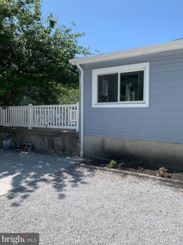 221 Monroeville Rd, Swedesboro NJ  08085-3450 exterior