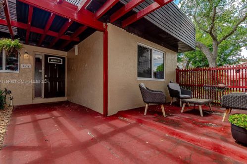 2634 38 Ave, Hollywood FL 33021-1937 exterior