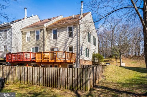 8498 Laurel Oak Dr, Springfield VA  22153-3548 exterior
