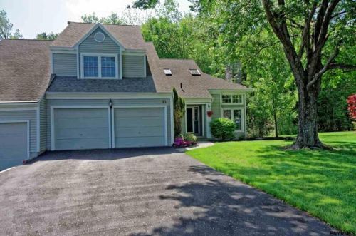 21 Ridgefield Dr, Reidsville, NY 12186-9798