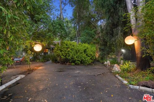 204 Topanga Canyon Blvd, Topanga CA  90290-3837 exterior