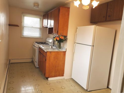 412 43rd St, North Lindenhurst NY  11757-2305 exterior