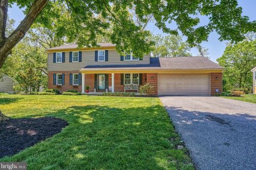 226 Acre Dr, Carlisle, PA 17013-4201
