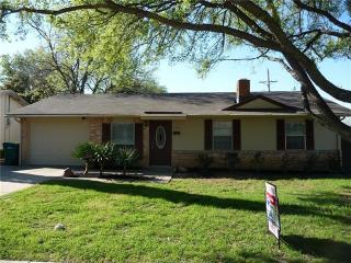 1244 Springwood Dr, Lewisville TX  75067-4347 exterior