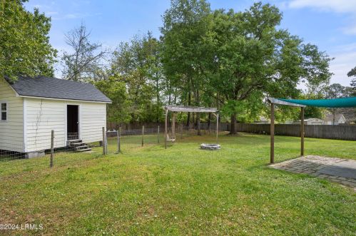 34 Blacksmith Cir, Beaufort SC  29906-8560 exterior