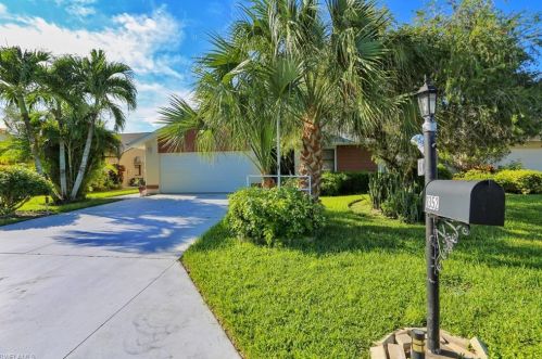 1352 Monarch Cir, Naples FL  34116-6607 exterior