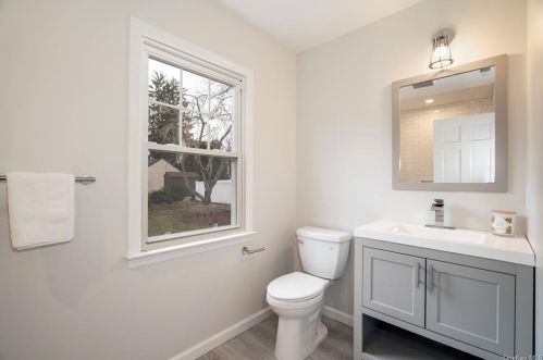 15 Thelma Pl, White Plains NY  10605-3808 exterior