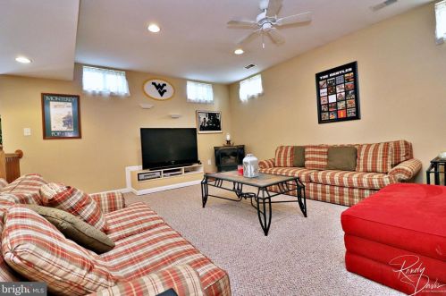 320 Stephen Ct, Charles Town WV  25414-4126 exterior