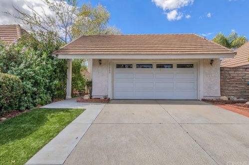 27009 Rio Bosque Dr, Santa Clarita, CA 91354-2200