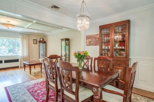 9 Doris Ct, Northport NY  11768-2000 exterior