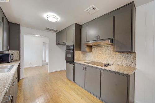 1136 92 Ave, Oakland CA 94603-1358 exterior