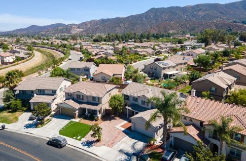 19515 Palomar St, Lake Elsinore CA  92530-6393 exterior