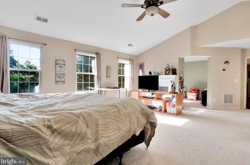 357 Locust Grove Dr, Purcellville VA  20132-3285 exterior