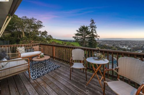 8017 Crest Ave, Oakland CA  94605-3611 exterior