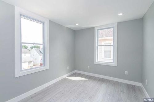 22 Harvard St, Nutley NJ  07110-3322 exterior