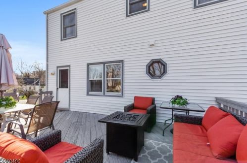 56 Lynwood Rd, Verona NJ  07044-1717 exterior