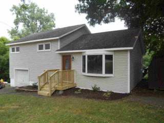 30 Sunrise Hill Rd, Fishkill, NY 12524-2406
