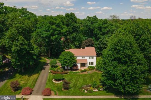 288 Huntsman Ln, Blue Bell PA  19422-2818 exterior