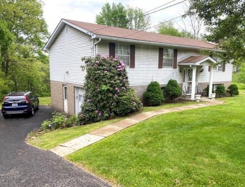 306 Highland Dr, Beaver Falls, PA 15010-1038