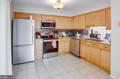 3522 Caledonia Cir, Woodbridge VA  22192-1063 exterior