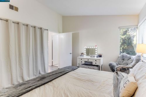 7686 Arbor Creek Cir, Pleasanton CA  94568-2264 exterior