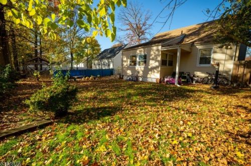 352 7th Ave, Roselle NJ  07203-2159 exterior
