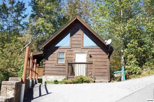 318 Braun Wren Way, Gatlinburg TN  37738-5889 exterior