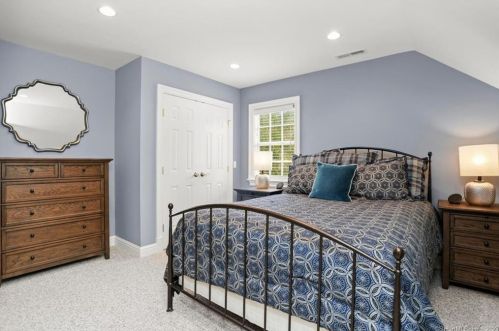 77 Tackora Trl, Ridgefield CT  06877-3028 exterior