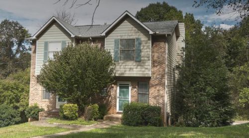 642 Shadywood Ln, Knoxville, TN 37923-6109