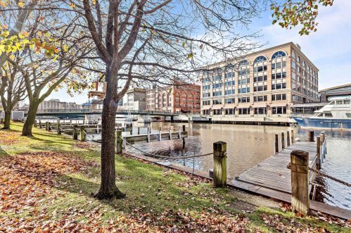 1123 Edison St, Milwaukee, WI 53202-3147