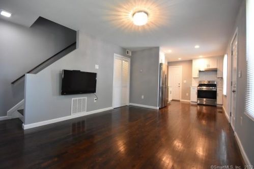 182 Dupont Pl, Bridgeport CT  06610-1451 exterior