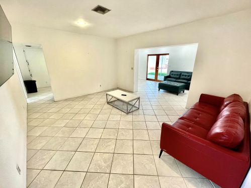 2200 47th Ave, Hollywood FL  33021-4152 exterior